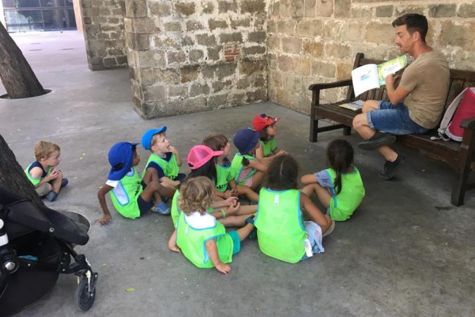 casal estiu centre barcelona ciutat vella anglès sortides casal verano