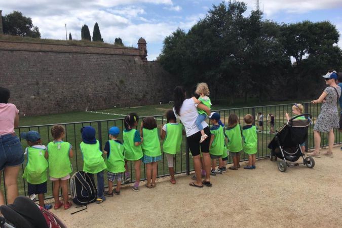 casal estiu centre barcelona ciutat vella anglès sortides casal verano