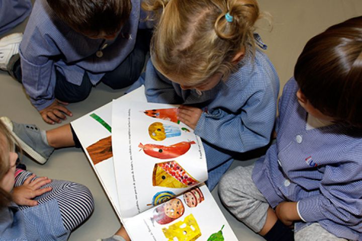 llegir contes nens escola betania patmos bressol infantil