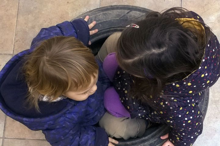 el monstre de paper poble sec espai de criança educacio educación alternativa escoleta bressol waldorf barcelona montjuic